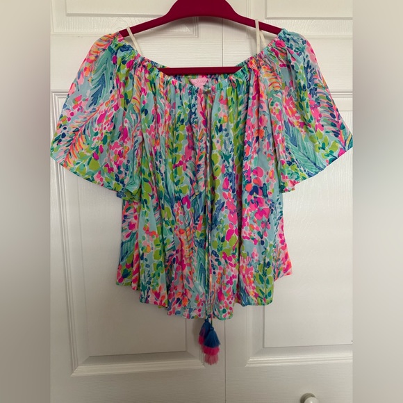 Lilly Pulitzer Tops - Absolutely Gorgeous Off The Shoulder Lilly Pulitzer Top 🔥